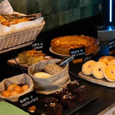 Al Dos - Breakfast & Private Отель Тренто